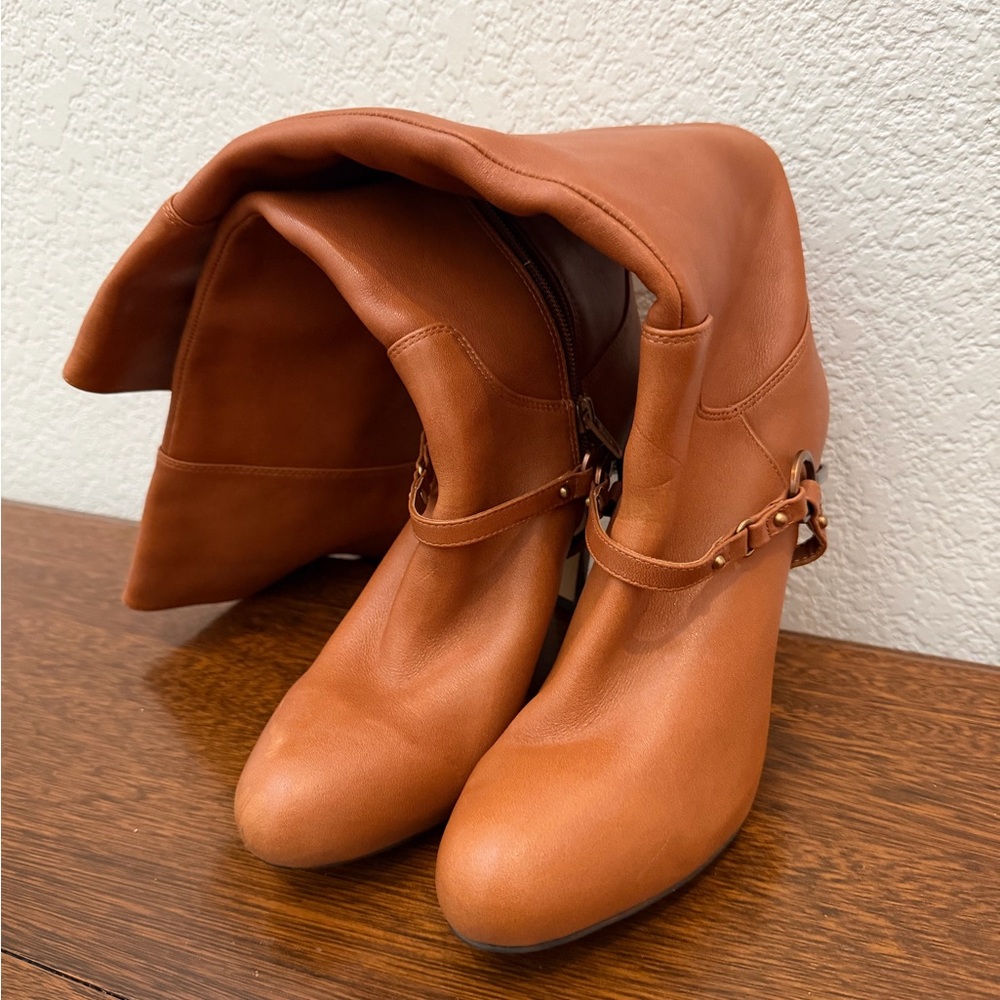 Elegant Tan Women's Boots
